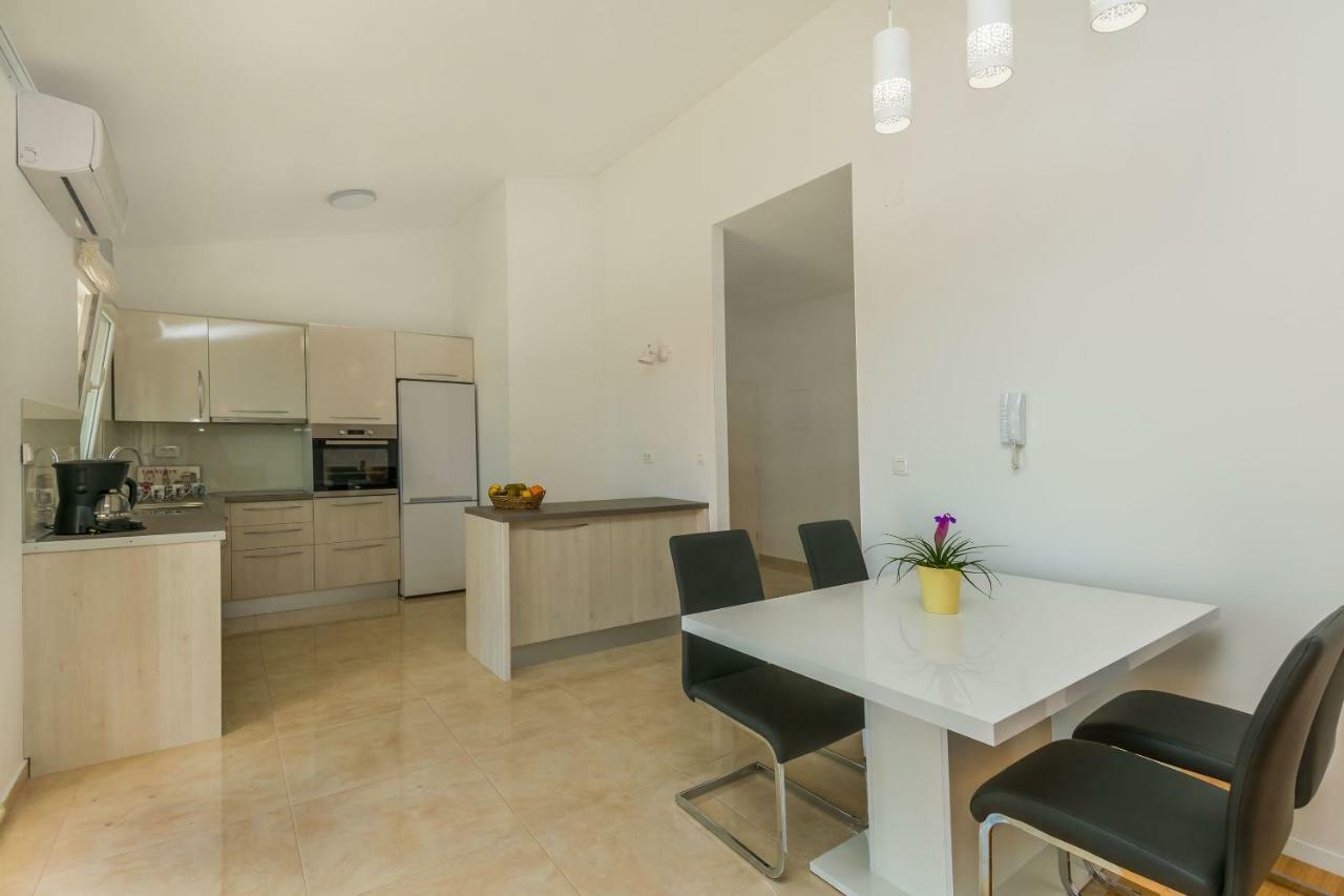 Apartments Villa Aquamarine Duce Exterior photo