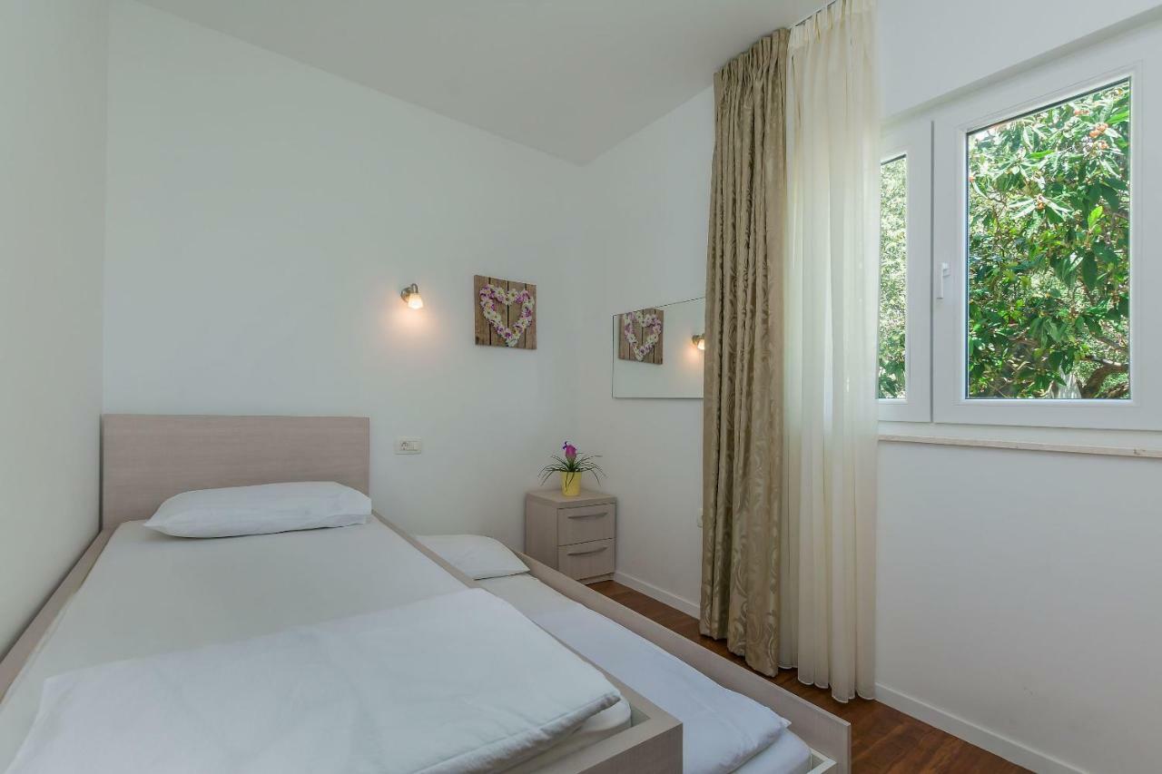 Apartments Villa Aquamarine Duce Exterior photo