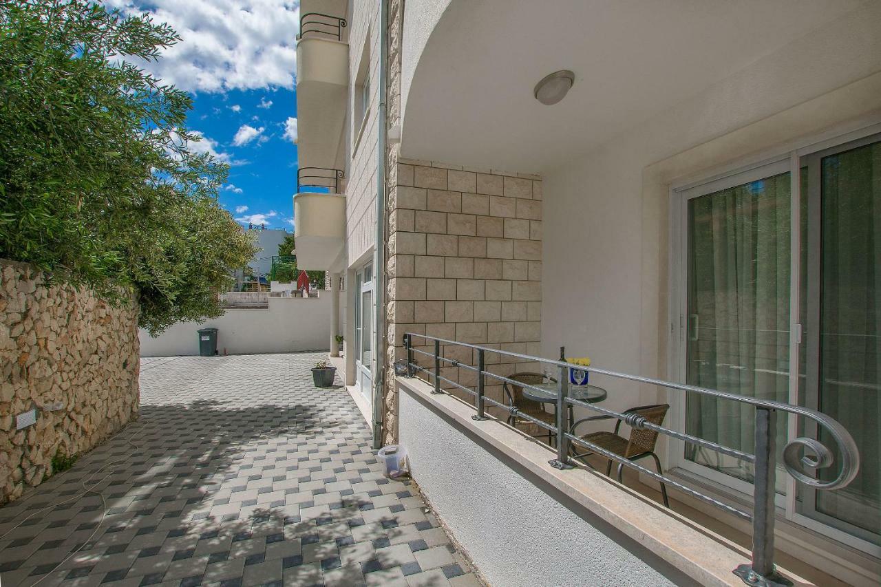 Apartments Villa Aquamarine Duce Exterior photo