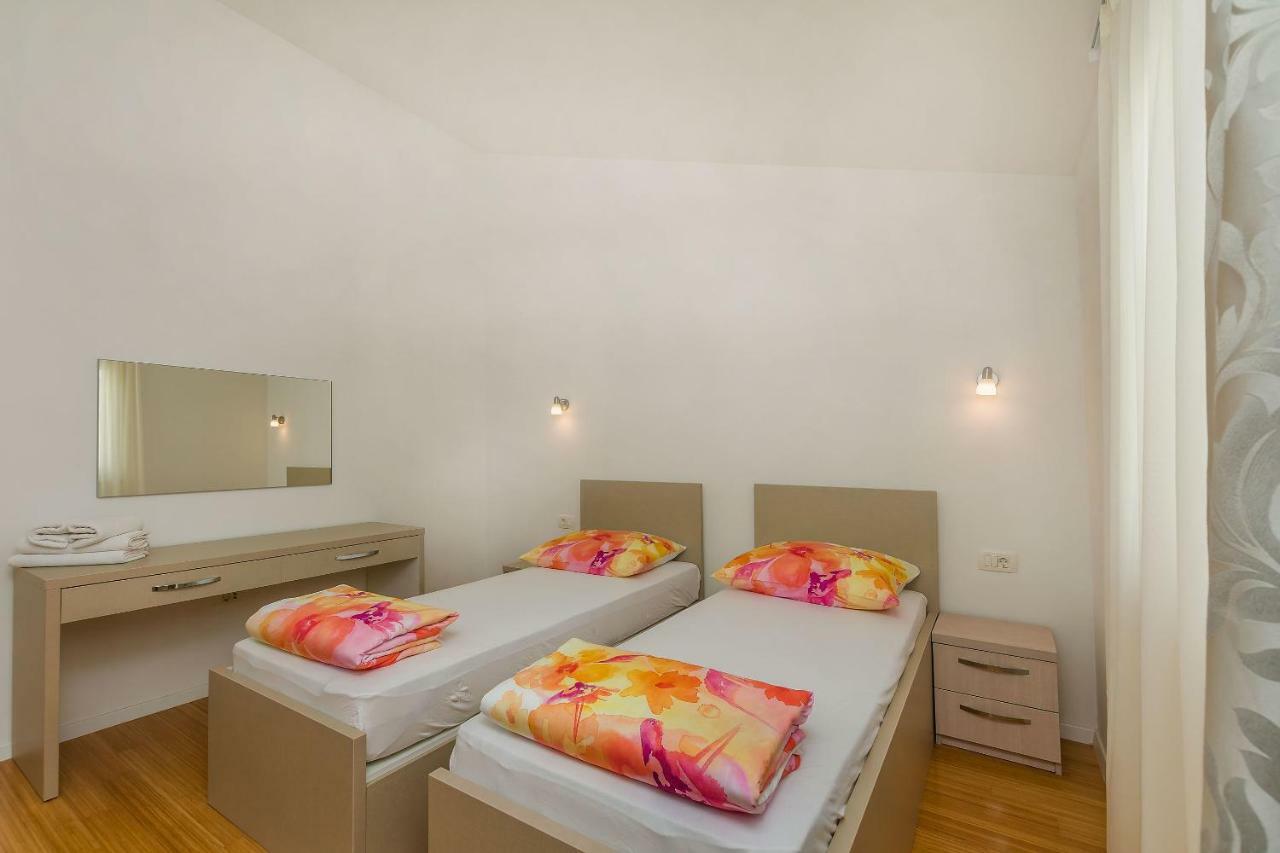 Apartments Villa Aquamarine Duce Exterior photo