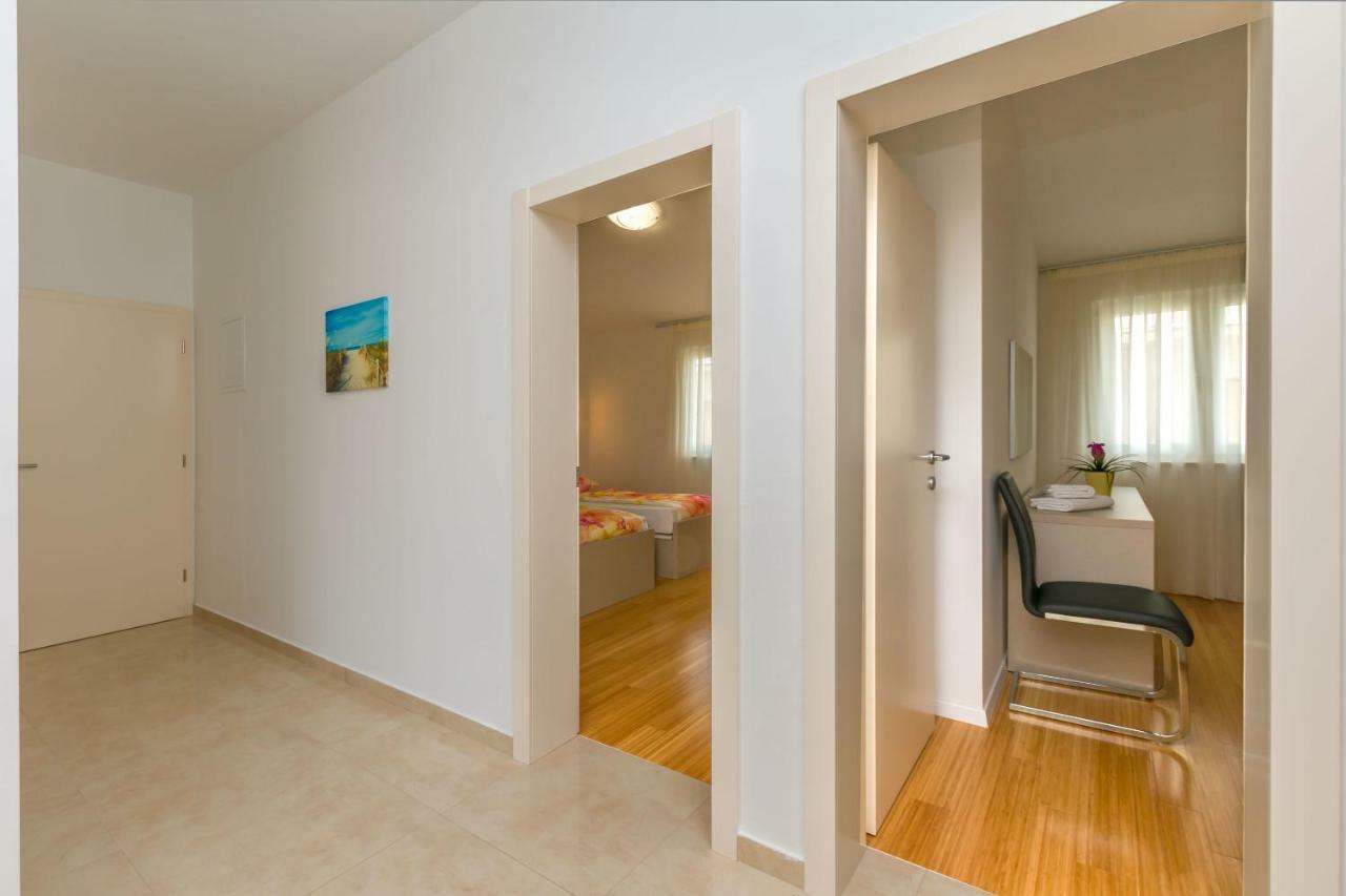 Apartments Villa Aquamarine Duce Exterior photo